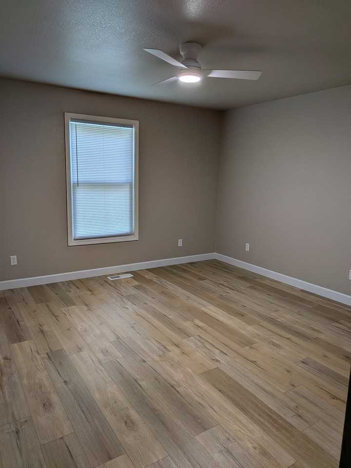 108 Larissa St - Photo 6 of 20