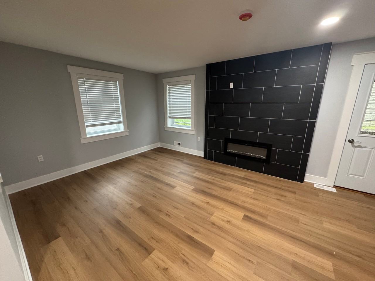 136 Lakin Ave - Photo 2 of 15