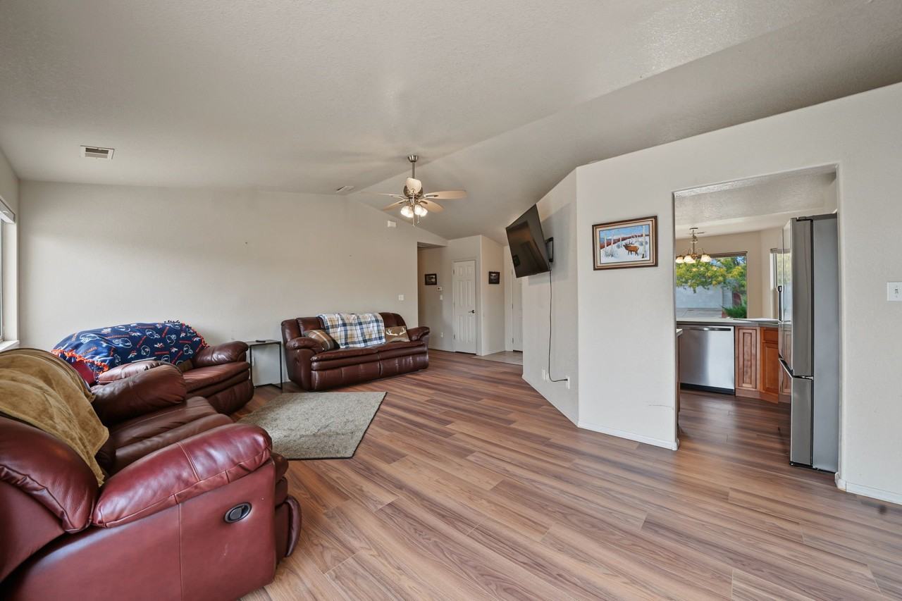 3163 Pelton Dr - Photo 4 of 17