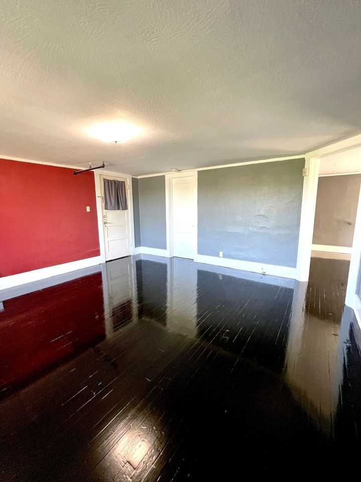 717 Sw 4th St #10 - Photo 2 of 9