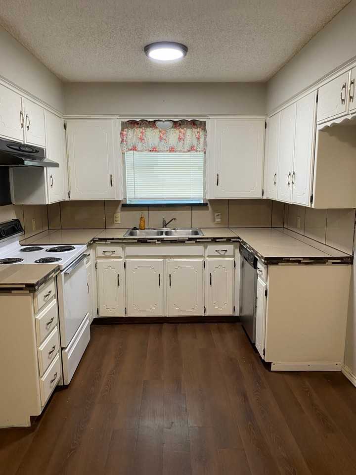 2022 Granbury St #2022 - Photo 3 of 11