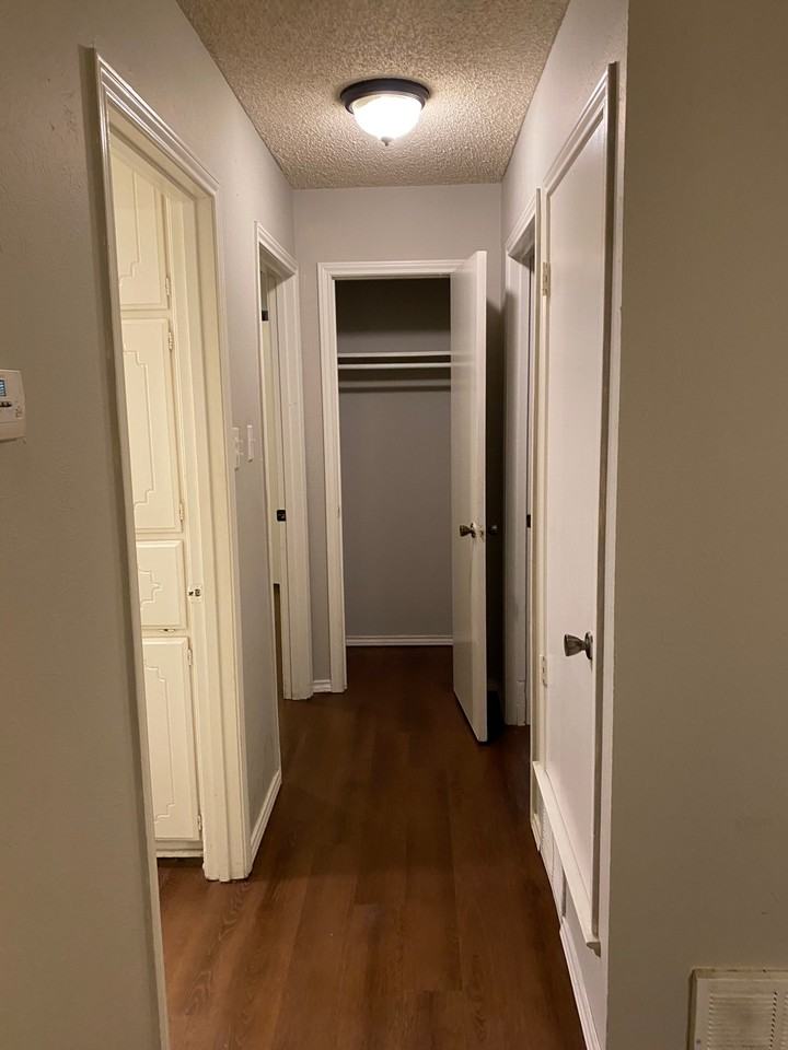 2022 Granbury St #2022 - Photo 4 of 11