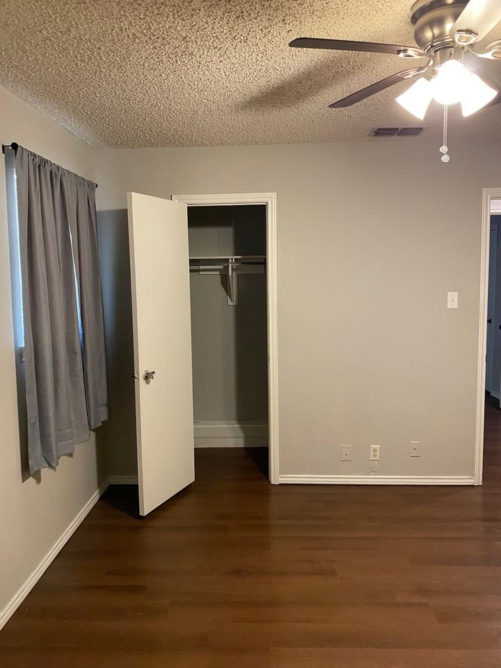2022 Granbury St #2022 - Photo 6 of 11
