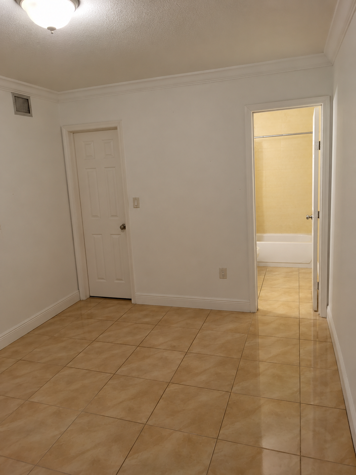 3611 Palm Ave #B - Photo 5 of 10