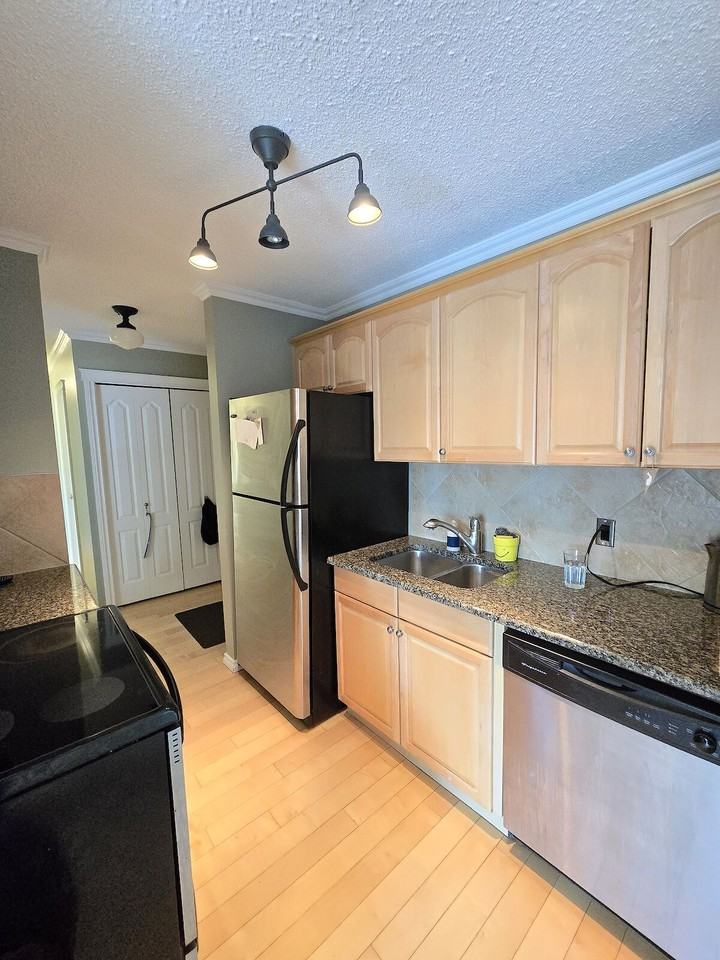 10547 - 10547 83 Avenue Northwest - Photo 3 of 11