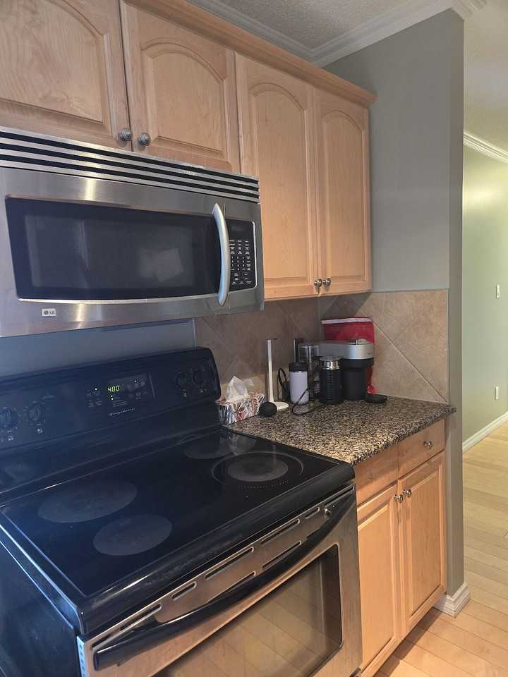 10547 - 10547 83 Avenue Northwest - Photo 4 of 11