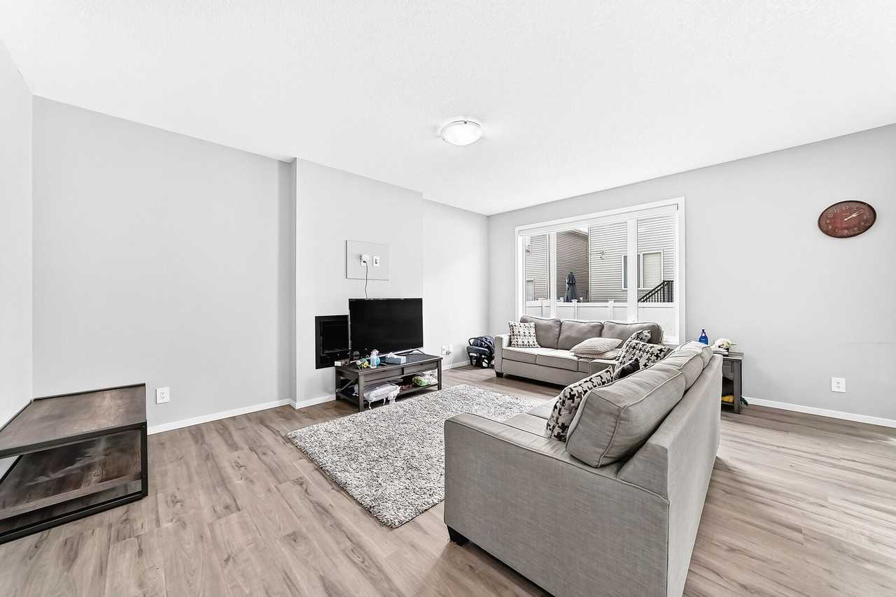 37 Carringham Hts Nw - Photo 3 of 37