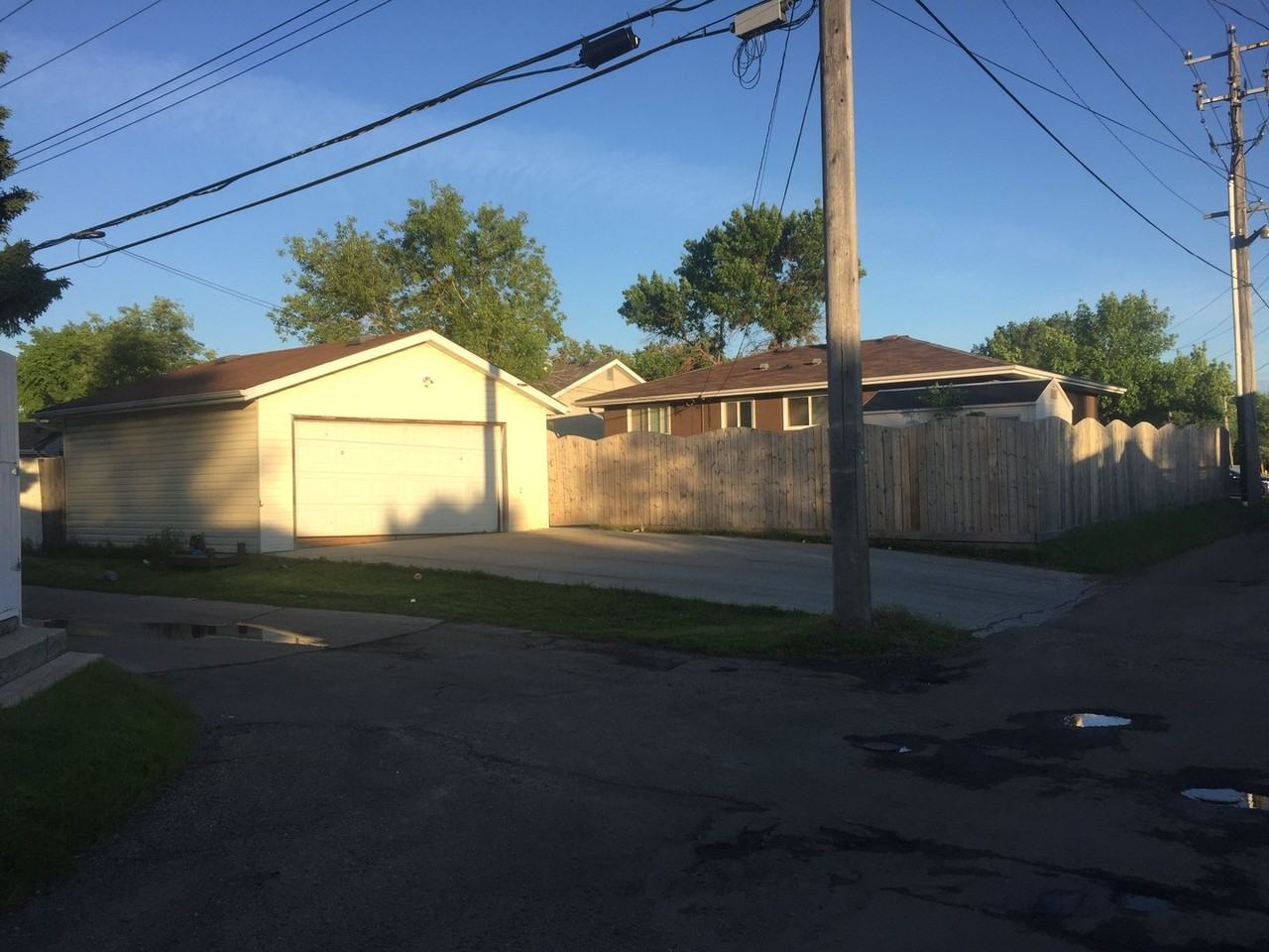 16016 87 Ave Nw - Photo 3 of 12