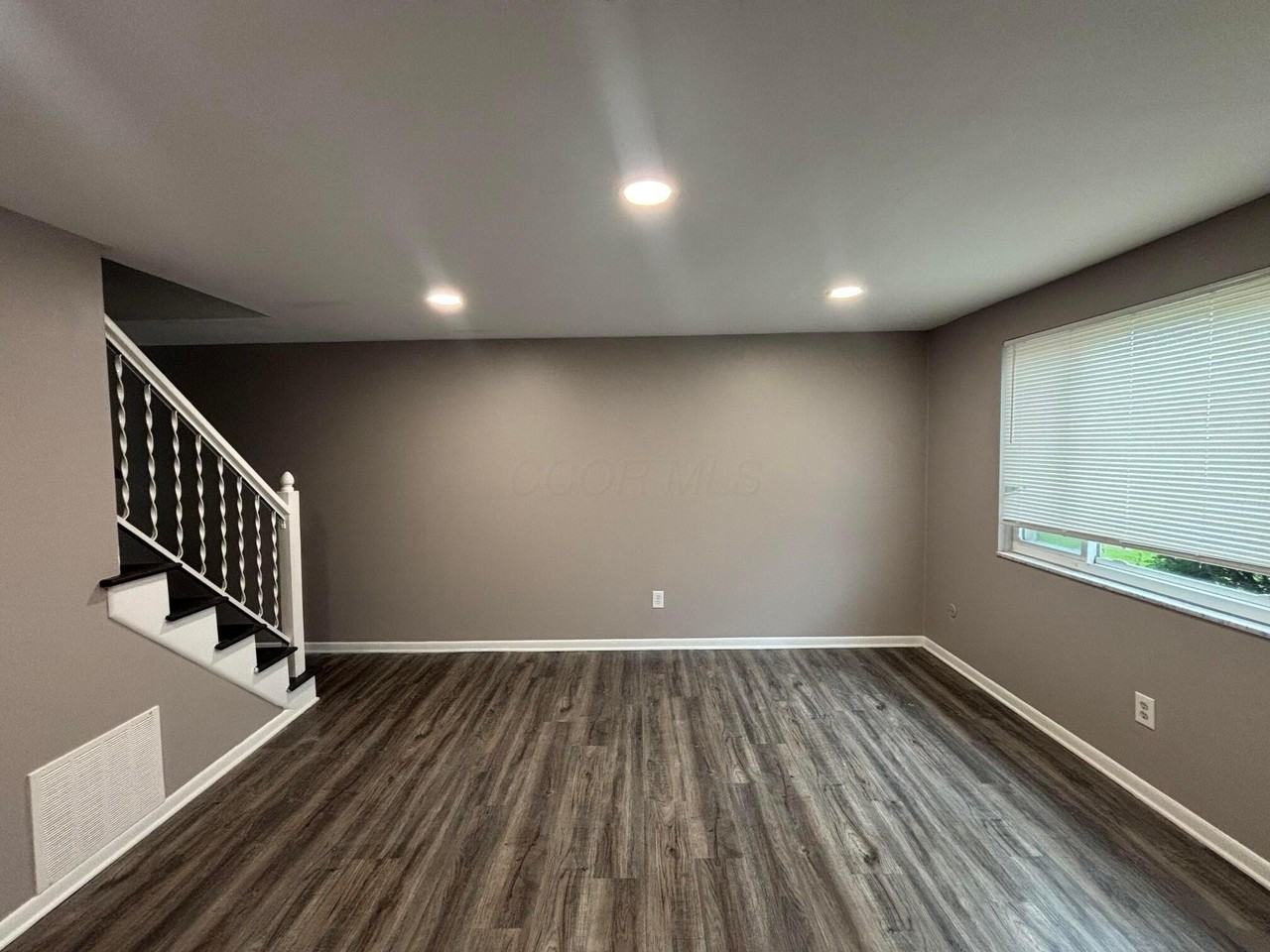 859 Oakland Park Ave - Photo 2 of 7