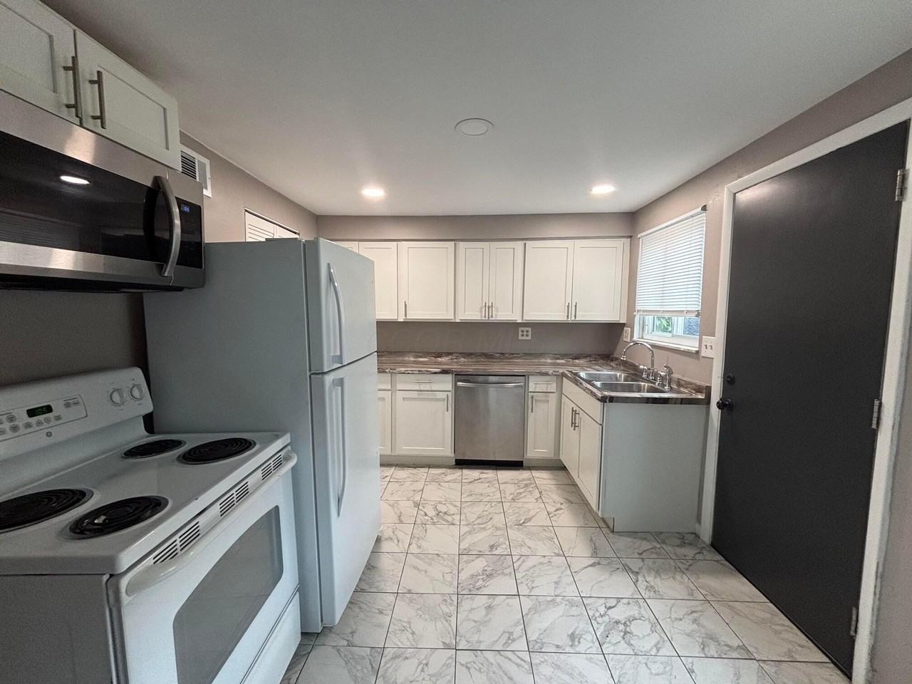 859 Oakland Park Ave - Photo 3 of 7