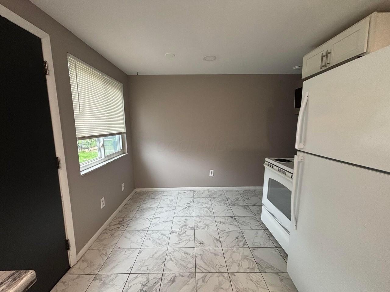 859 Oakland Park Ave - Photo 4 of 7