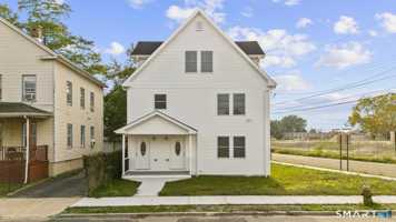 featured image of 131 Columbia St #2