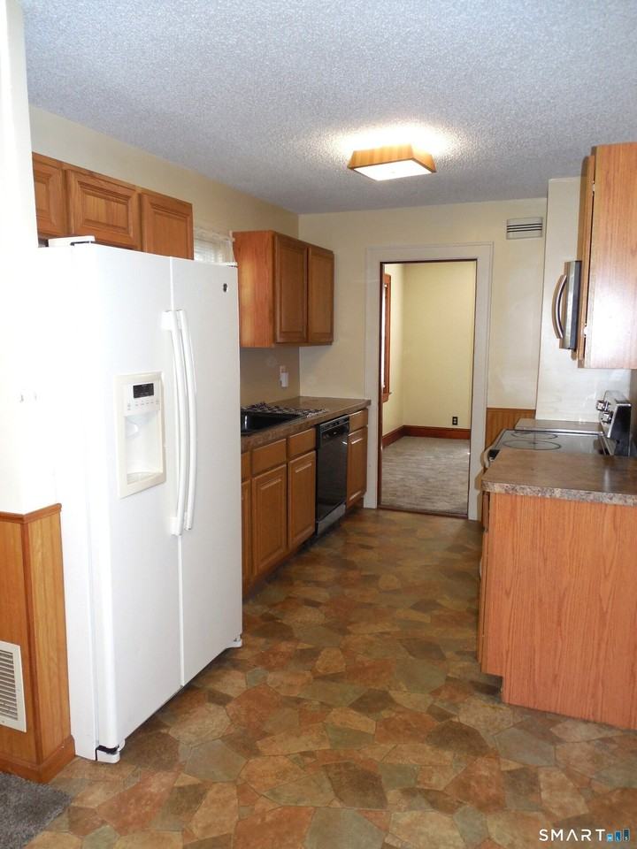 70 Wooster Ave - Photo 3 of 22
