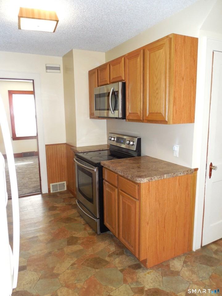 70 Wooster Ave - Photo 4 of 22