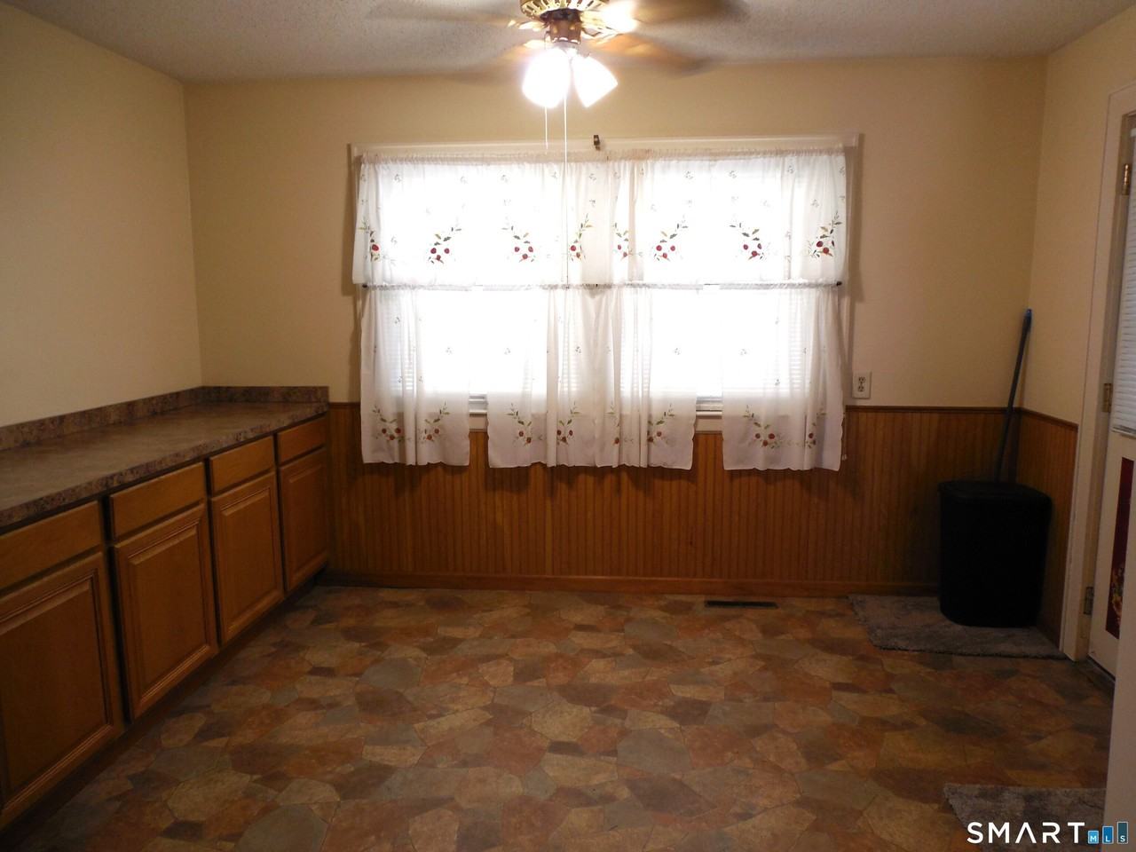70 Wooster Ave - Photo 5 of 22