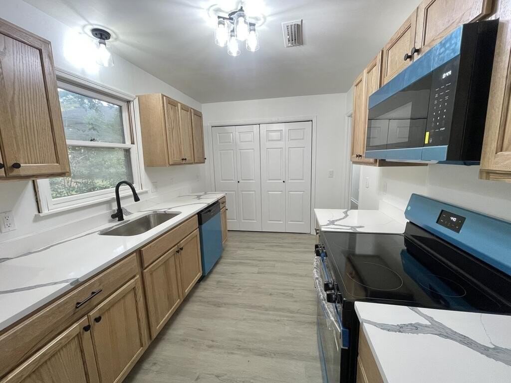 122 Emerald Lake Dr - Photo 5 of 15
