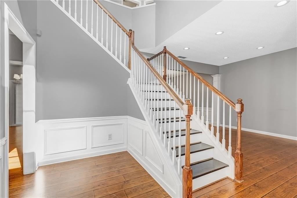 554 Ashland Pkwy - Photo 3 of 16