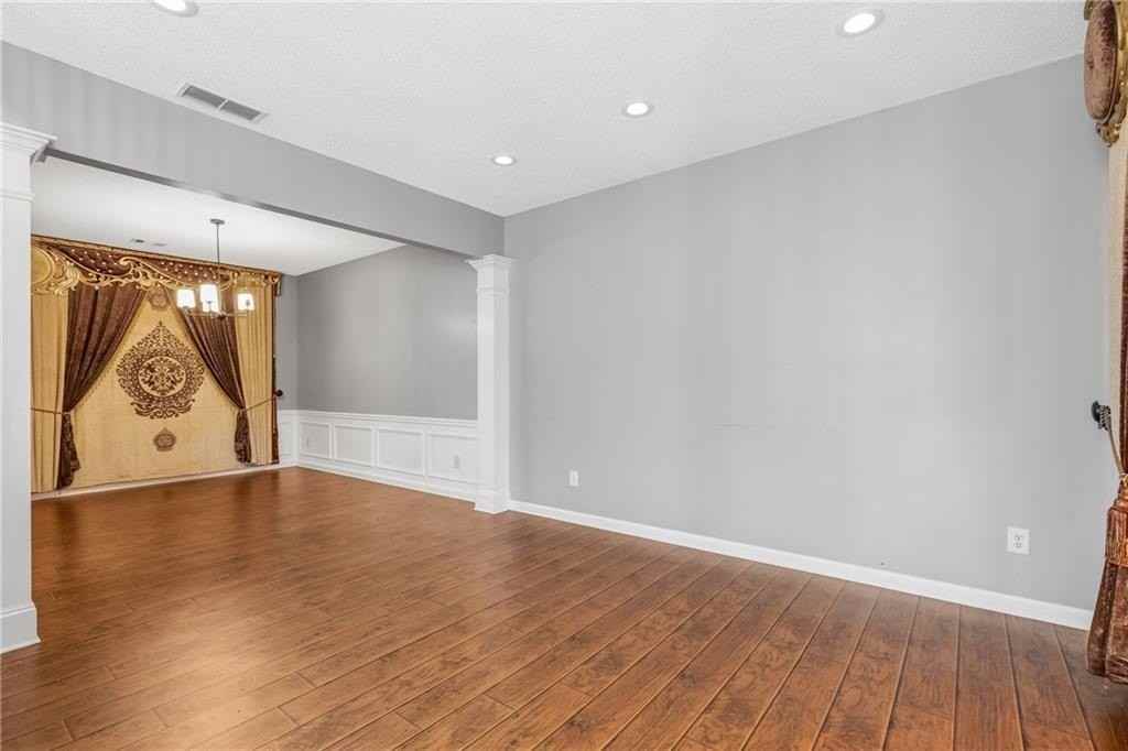 554 Ashland Pkwy - Photo 4 of 16