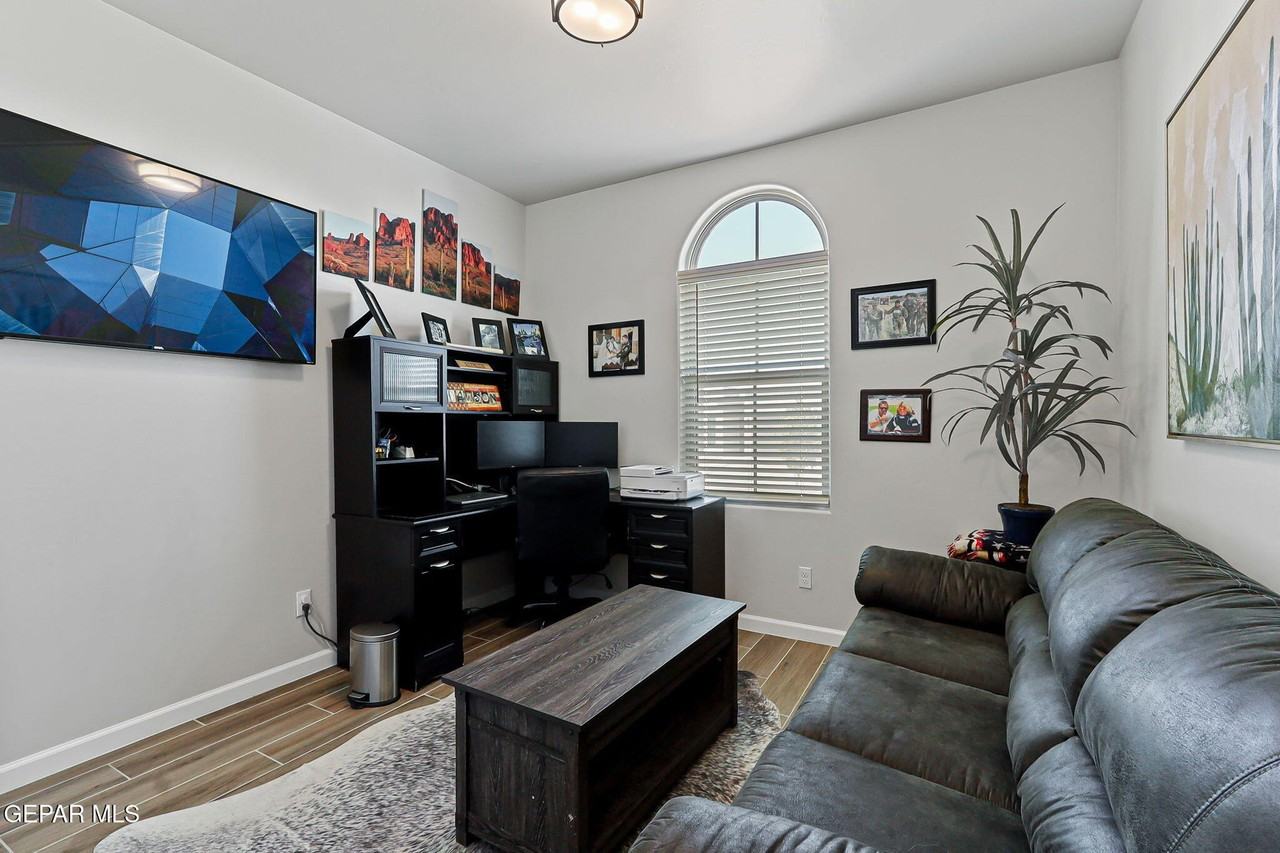276 Huntstanton St - Photo 6 of 43