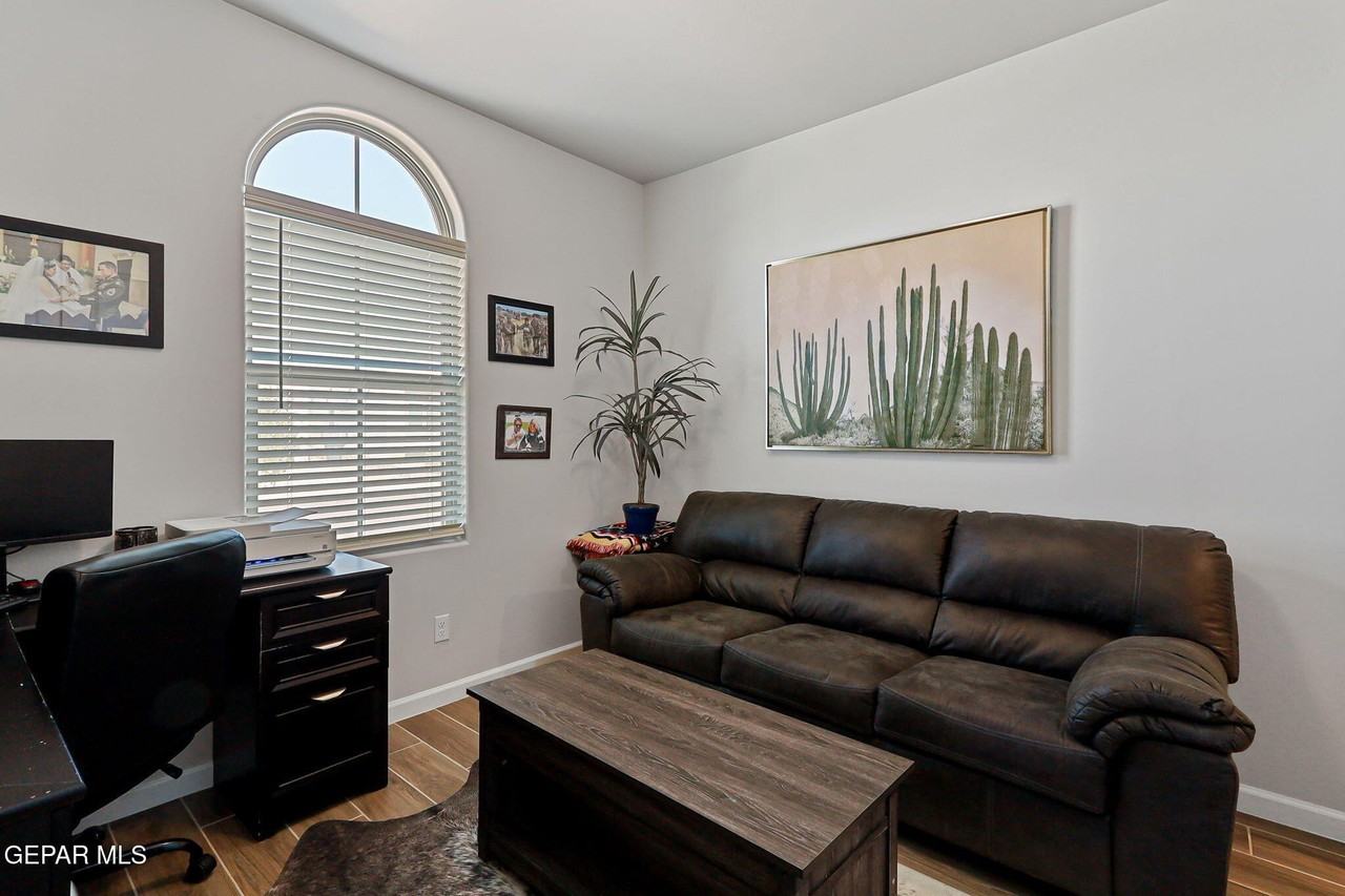 276 Huntstanton St - Photo 7 of 43