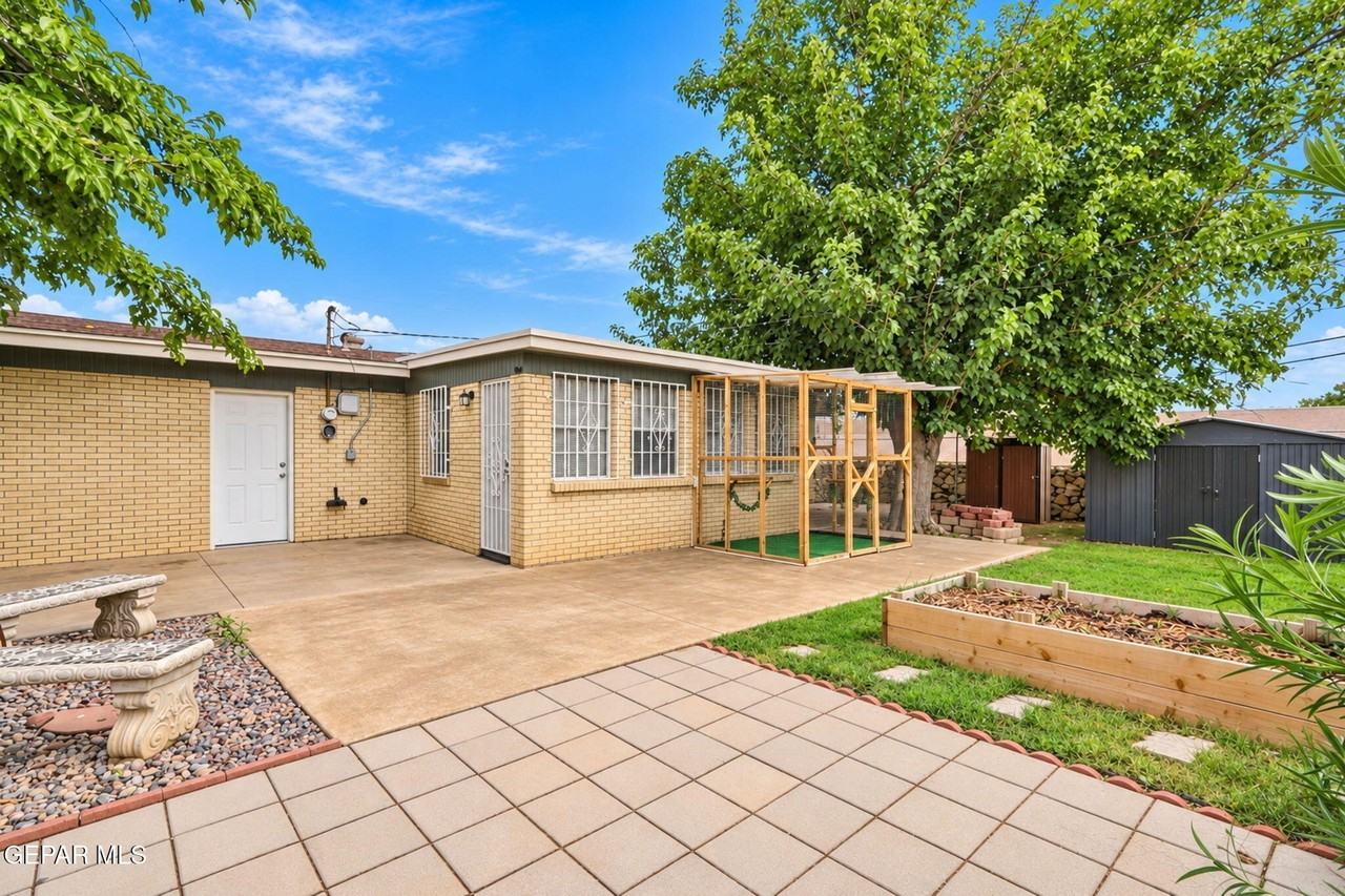 5200 Raintree Ave - Photo 3 of 41