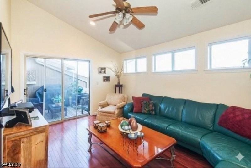 16 Mcchesney Ct - Photo 3 of 17