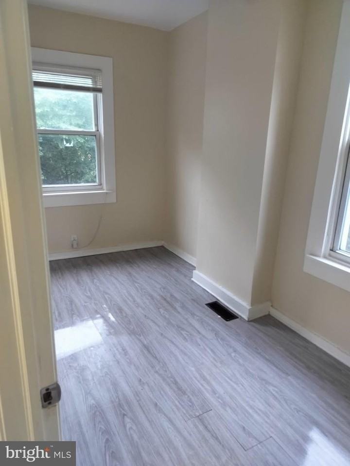 2500 W Fayette St - Photo 5 of 16