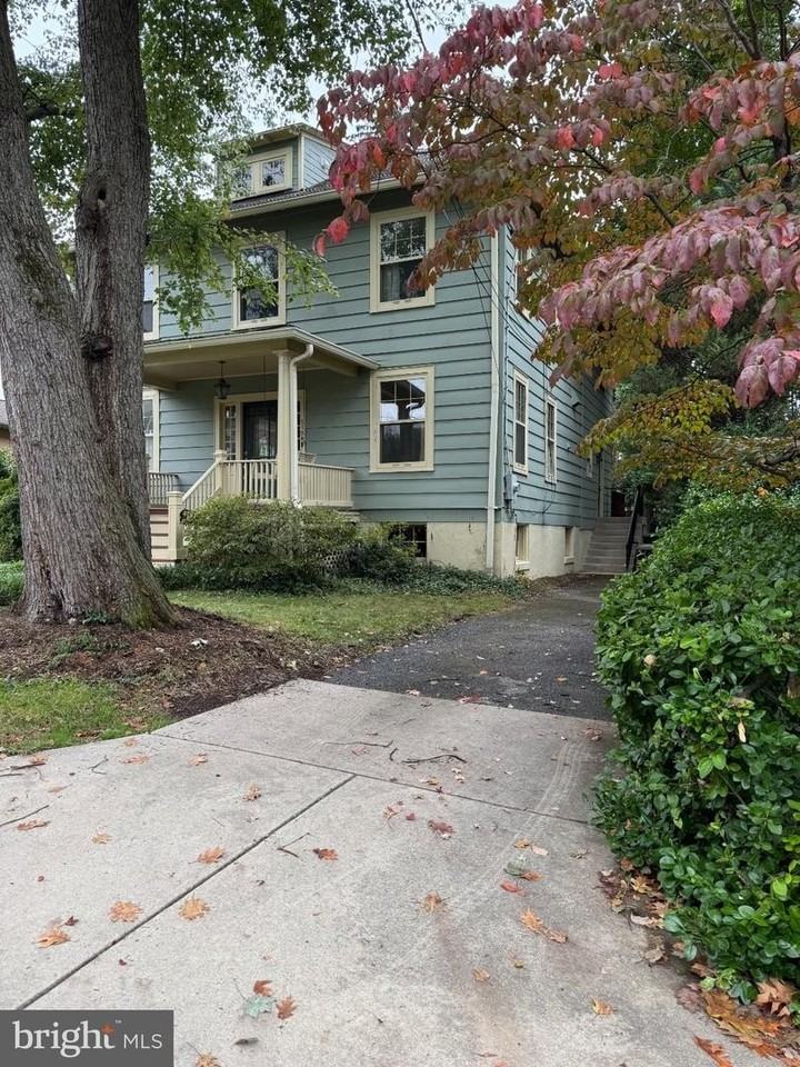 7104 45th St - Photo 2 of 34