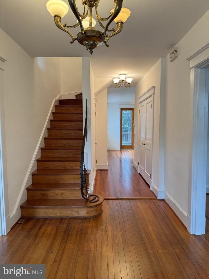 7104 45th St - Photo 4 of 34