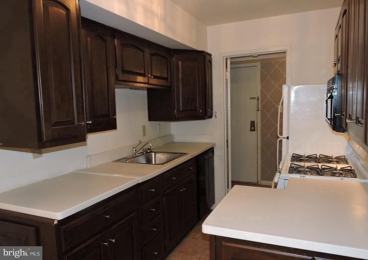 2331 Freetown Ct - Photo 3 of 15