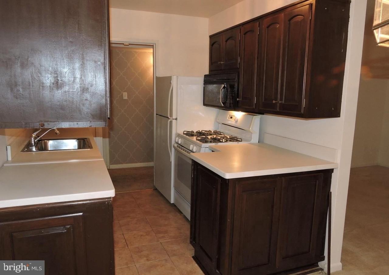 2331 Freetown Ct - Photo 4 of 15