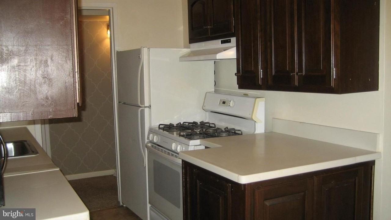 2331 Freetown Ct - Photo 5 of 15
