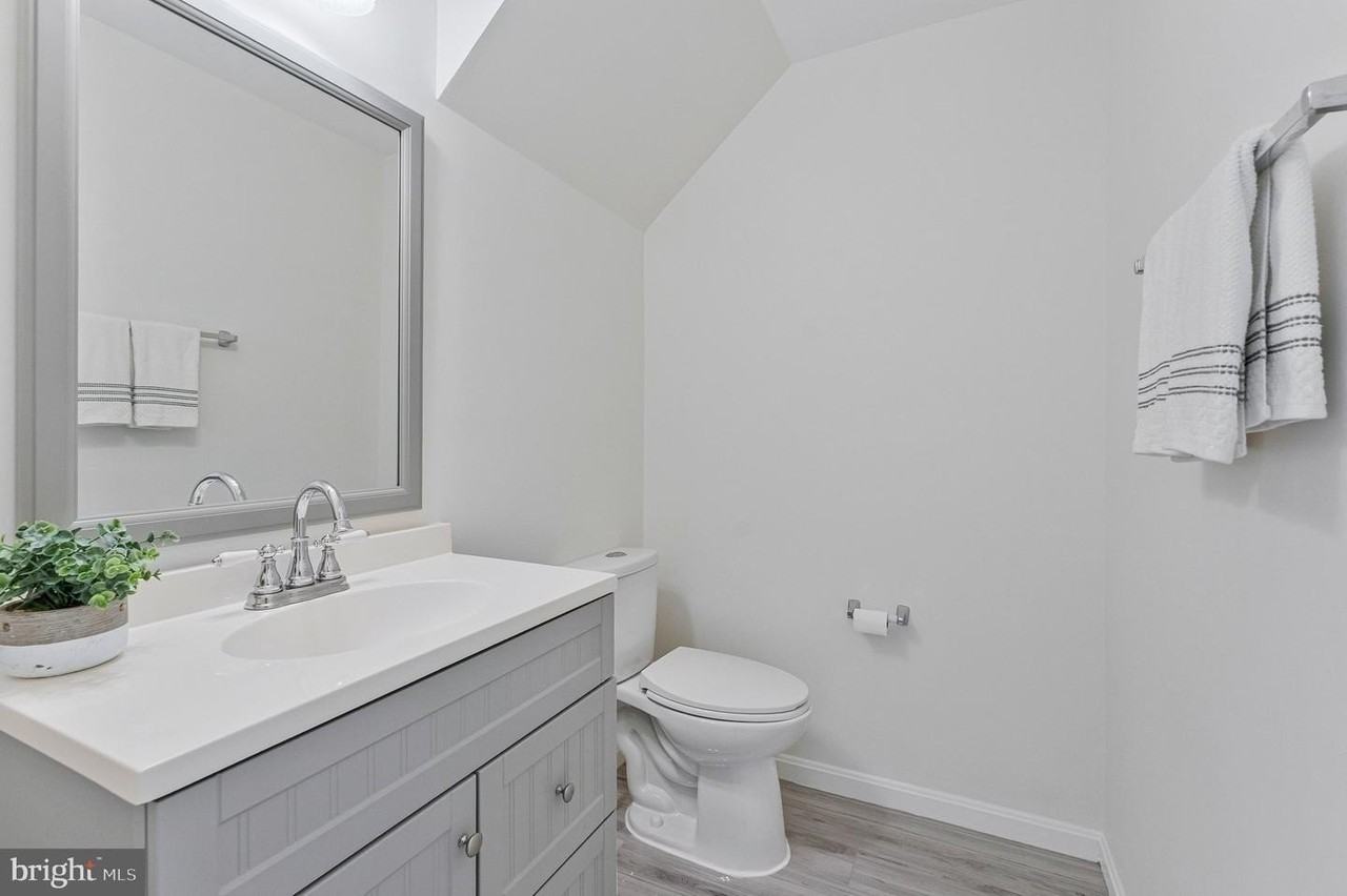 21799 Baldwin Sq - Photo 6 of 29