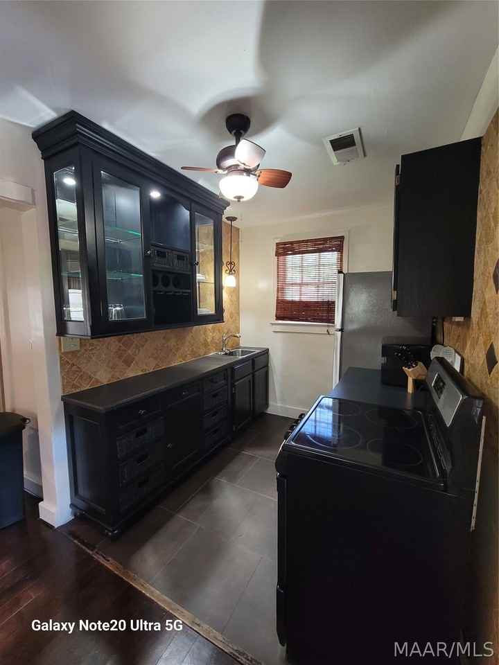 2141 Windsor Ave - Photo 7 of 18