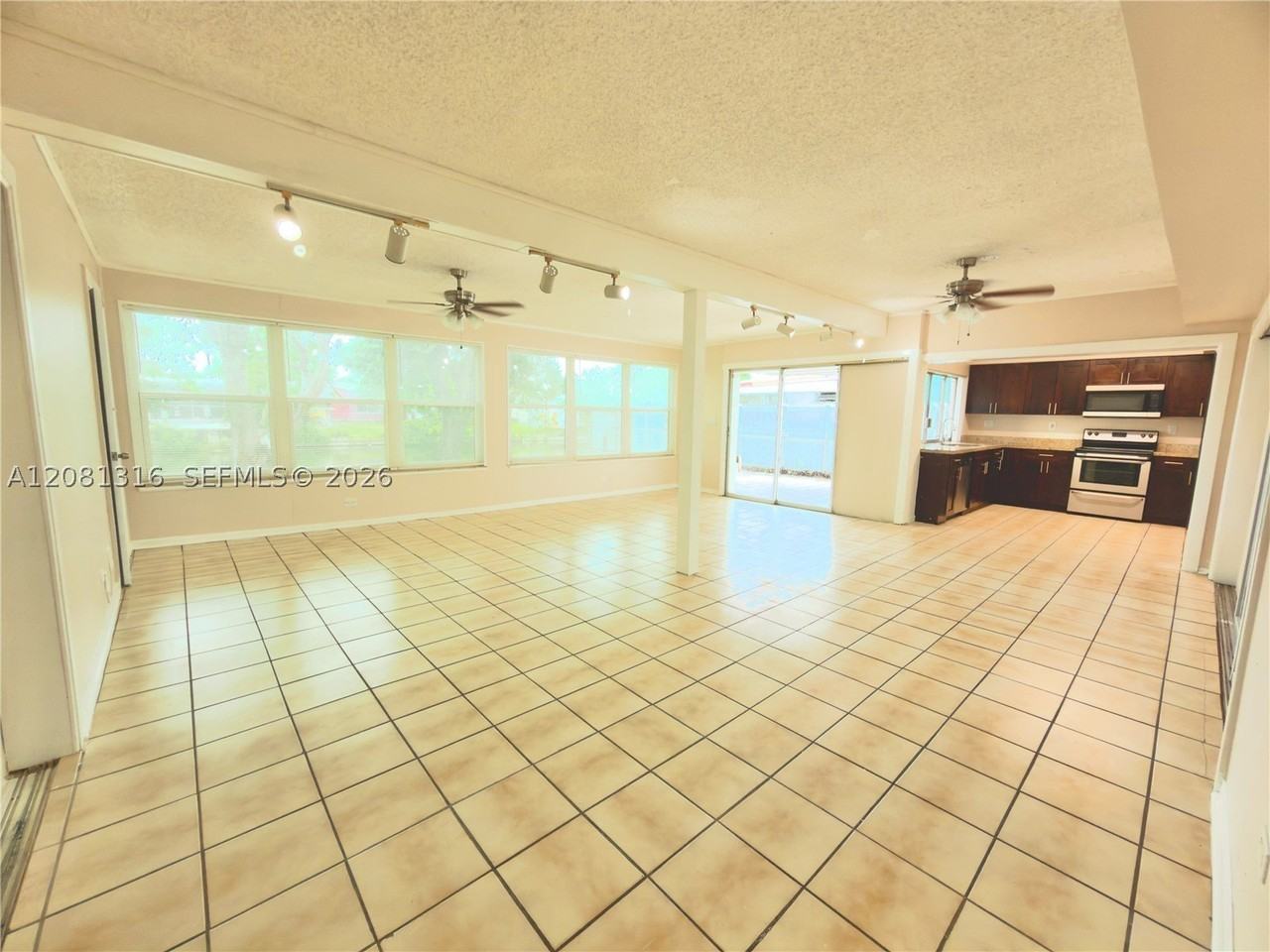 7840 Granada Blvd - Photo 5 of 26