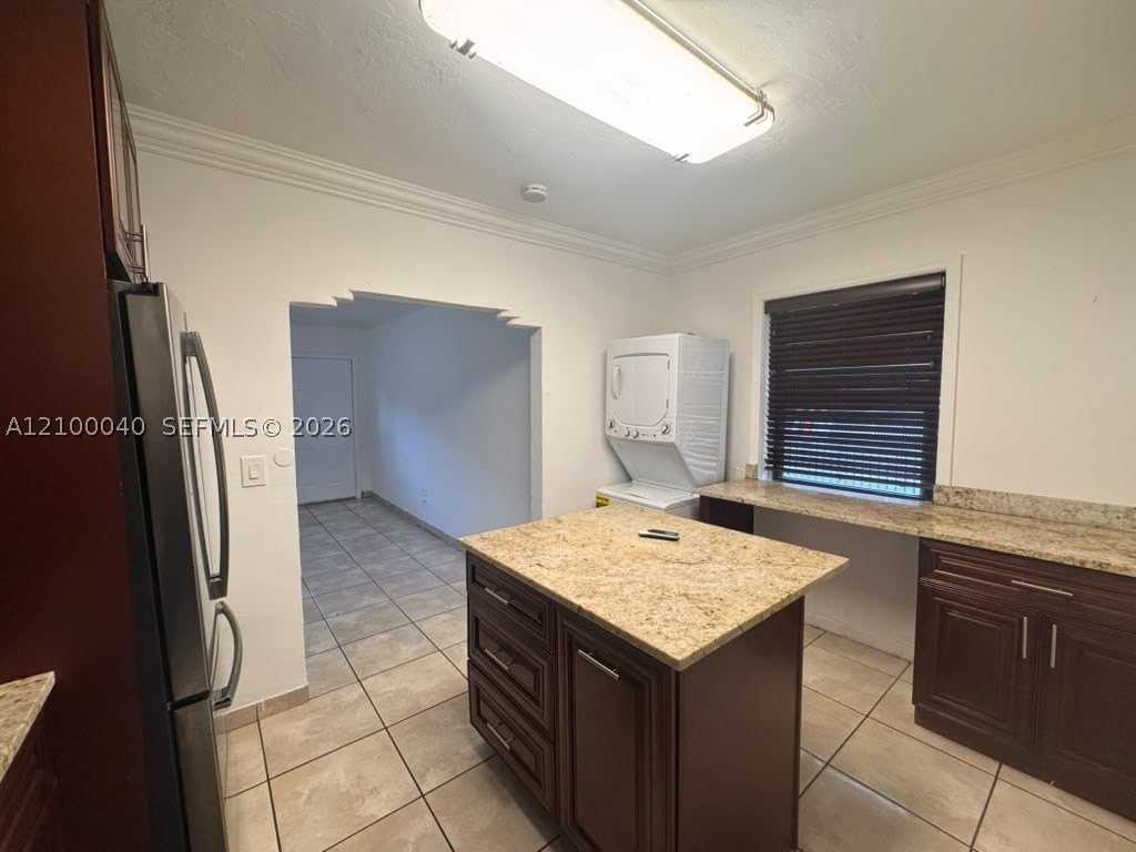 1071 Nw 34th St #1 - Photo 2 of 20
