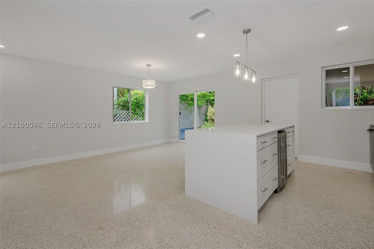 1025 Sw 11th St #1025 - Photo 6 of 18