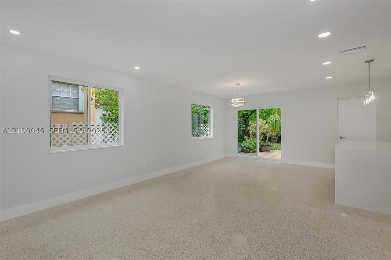 1025 Sw 11th St #1025 - Photo 7 of 18