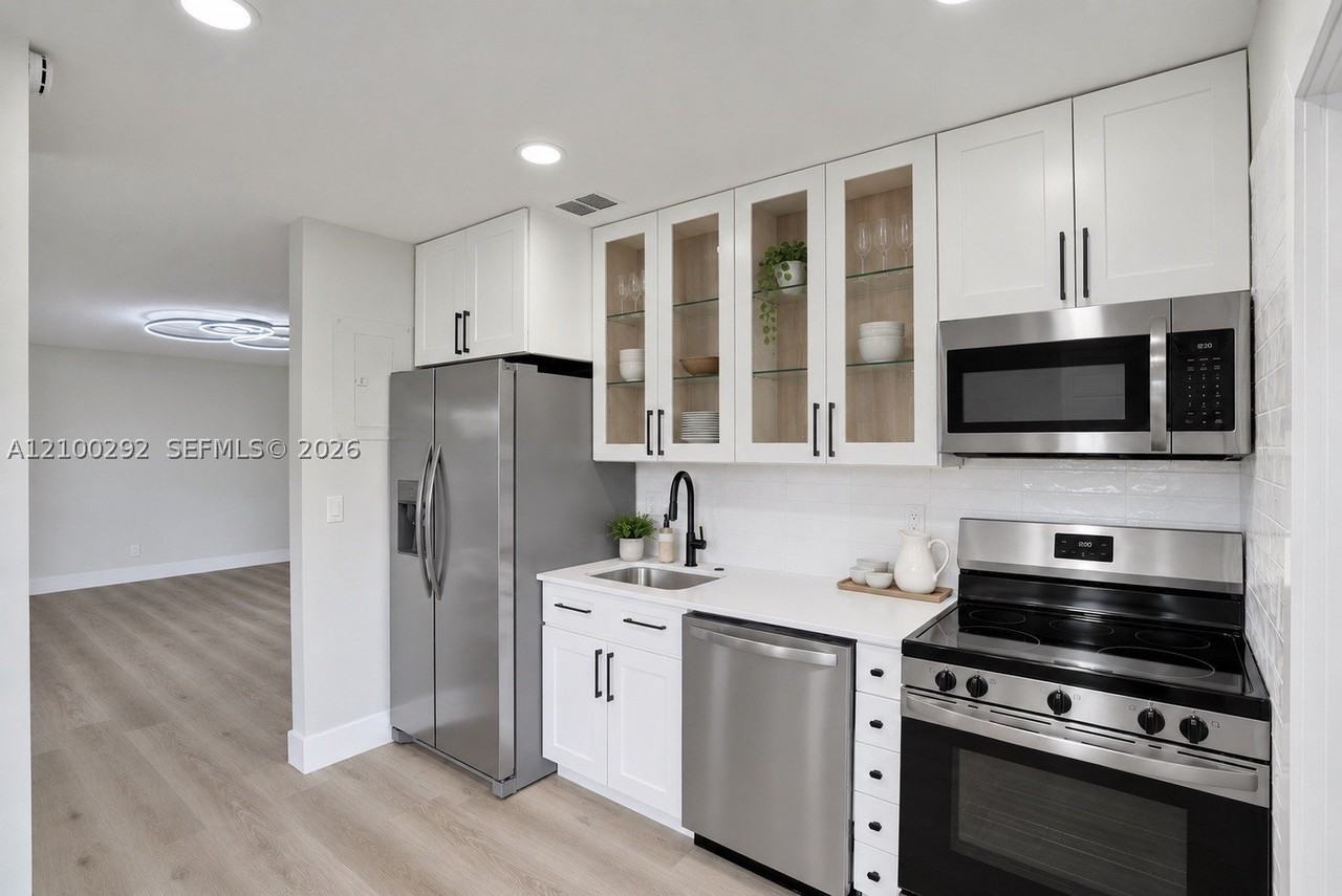 2201 Ne 15th Ave #2201 - Photo 3 of 19