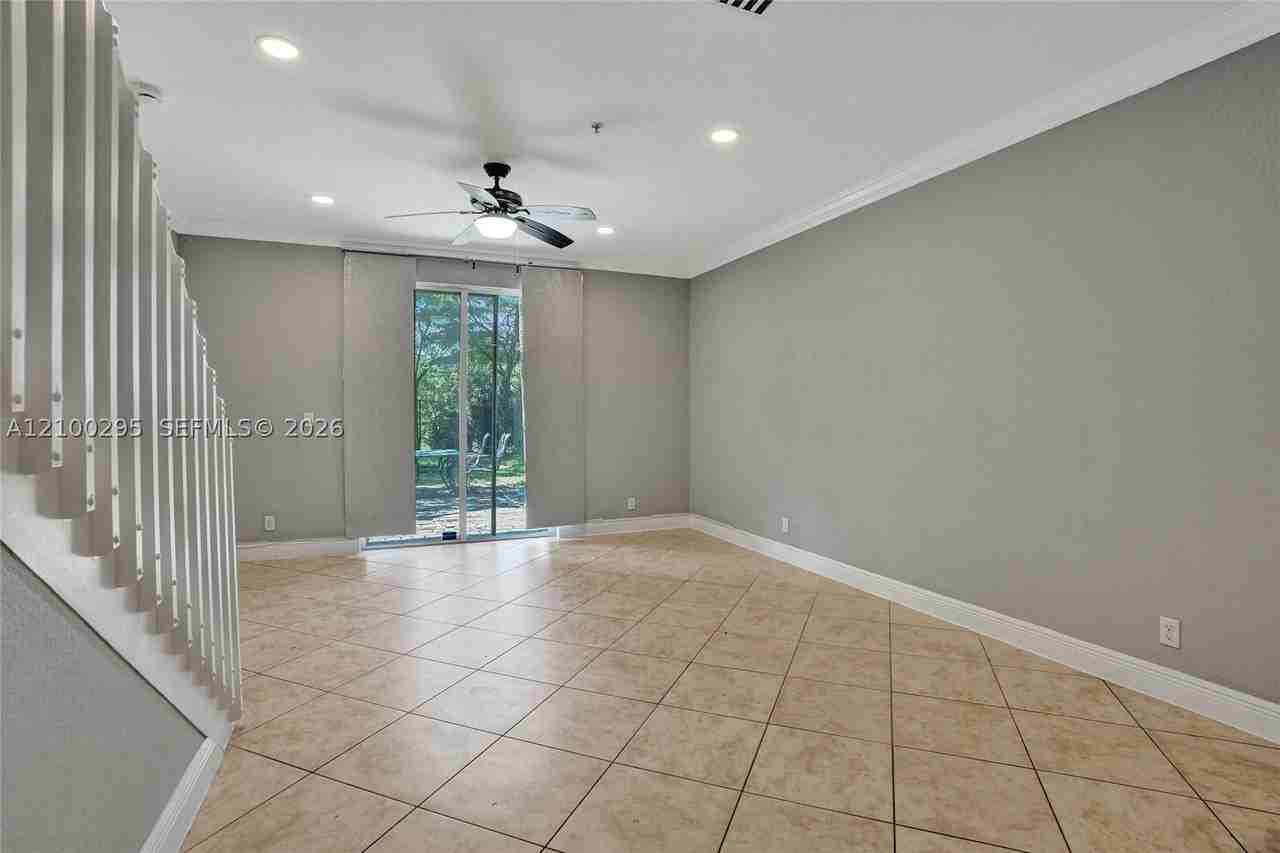 3612 Nw 13th St - Photo 7 of 43