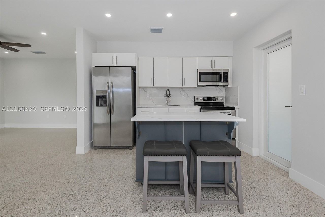 1023 Sw 11th St #1023 - Photo 2 of 13