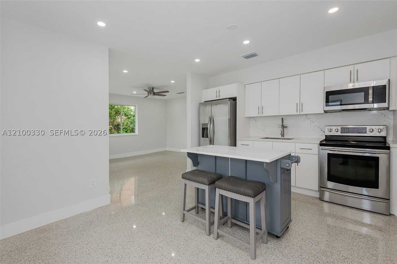 1023 Sw 11th St #1023 - Photo 3 of 13