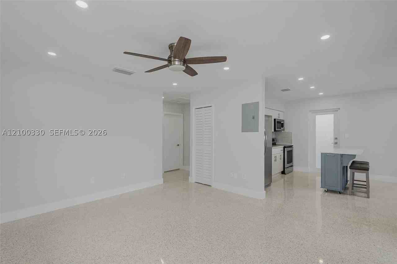1023 Sw 11th St #1023 - Photo 6 of 13