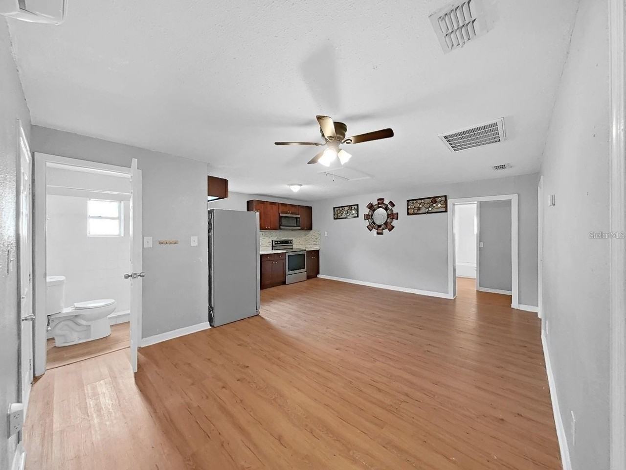 1514 E North Bay St #B - Photo 3 of 13