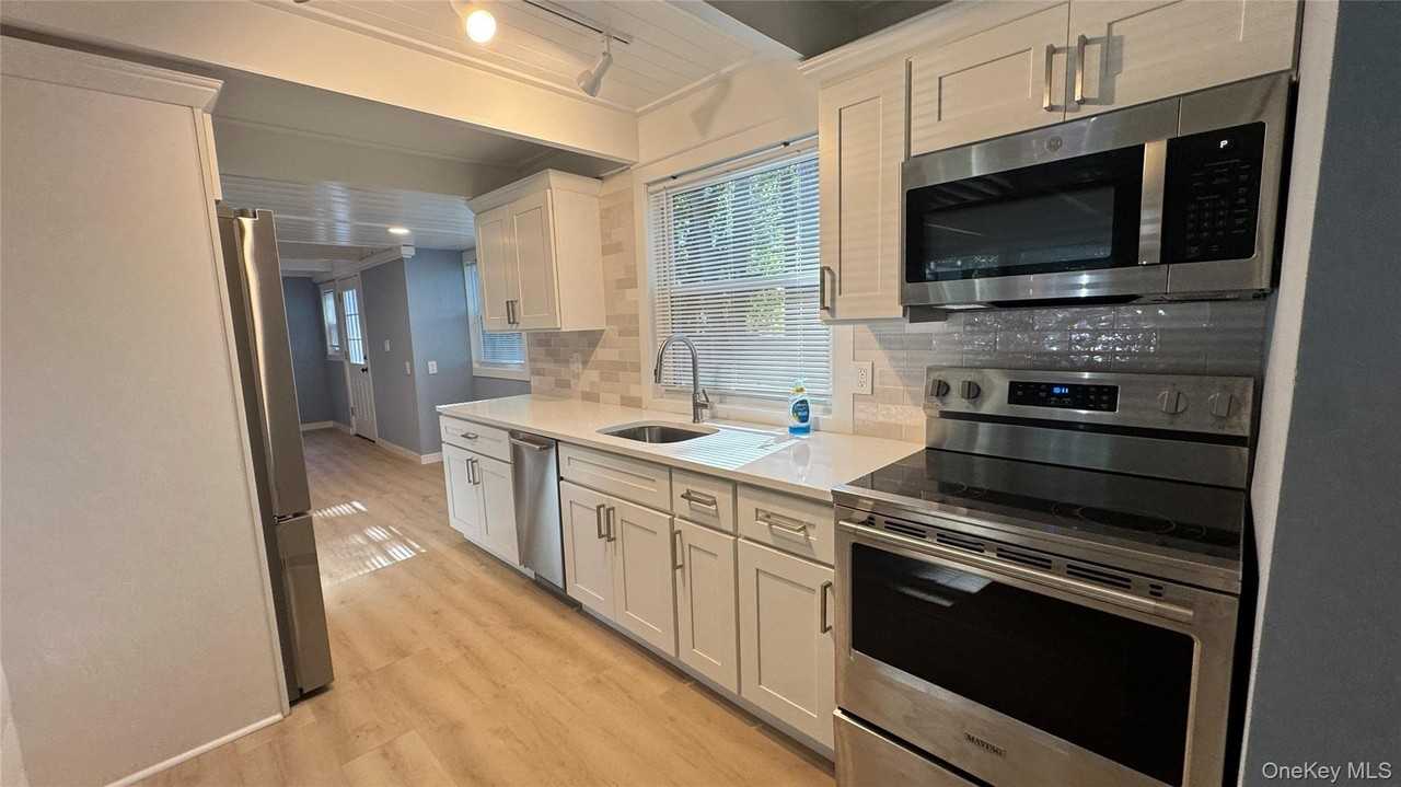 81 University Heights Dr - Photo 2 of 15