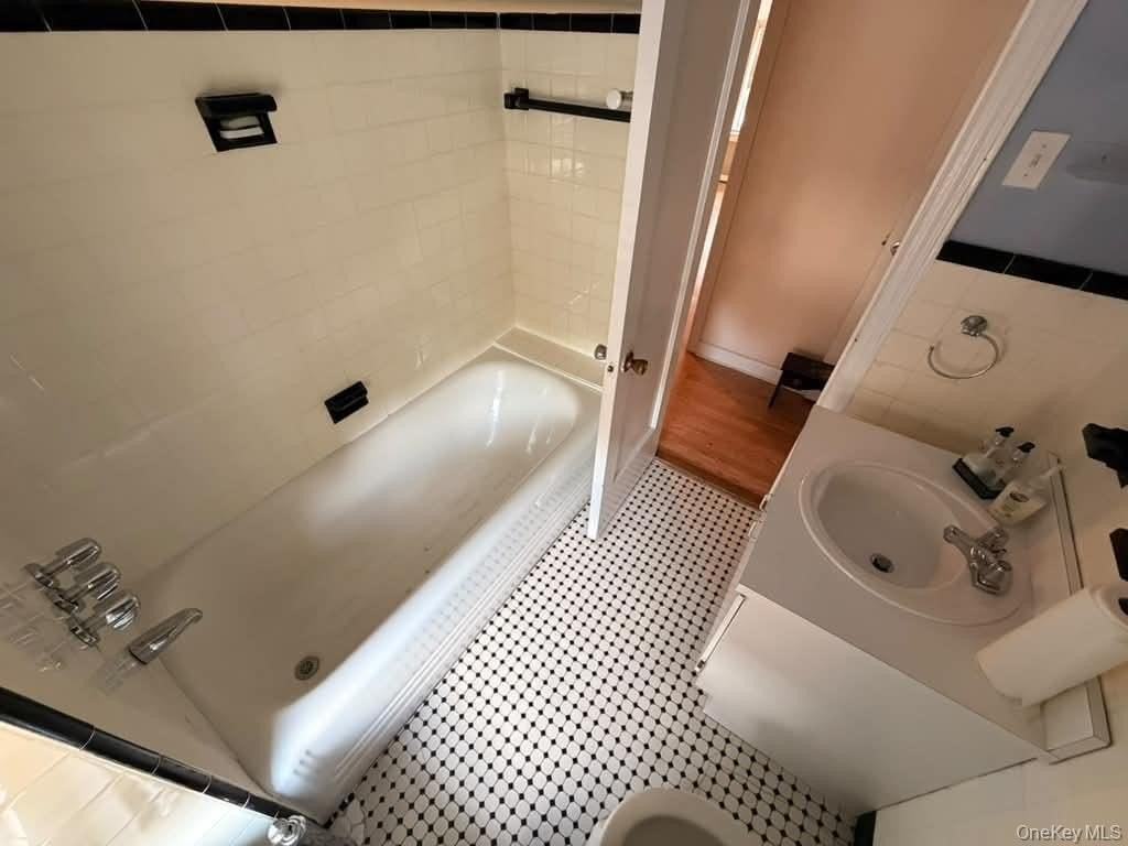 1843 Yates Ave - Photo 3 of 4