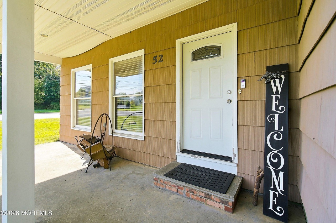 52 Greenwood Rd - Photo 2 of 19
