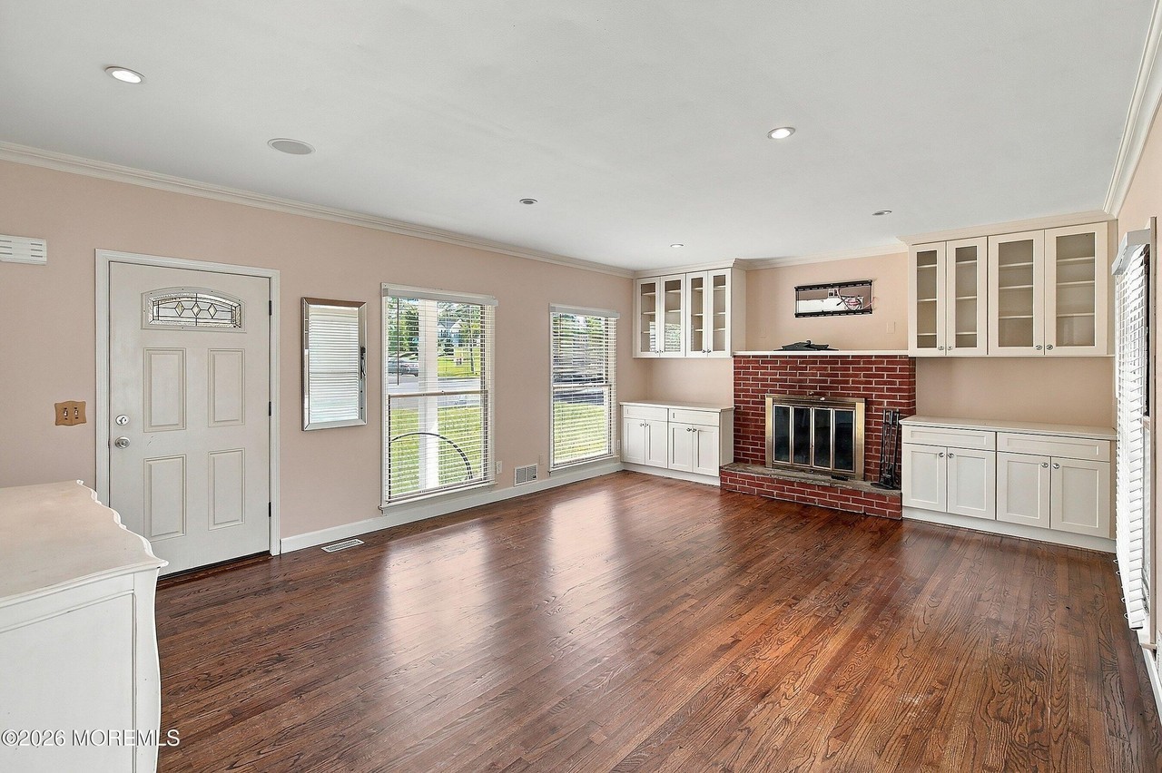 52 Greenwood Rd - Photo 3 of 19