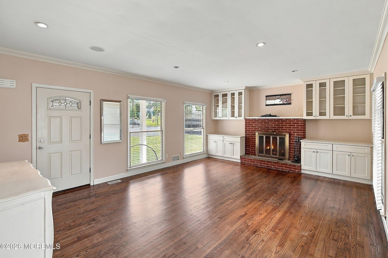 52 Greenwood Rd - Photo 4 of 19