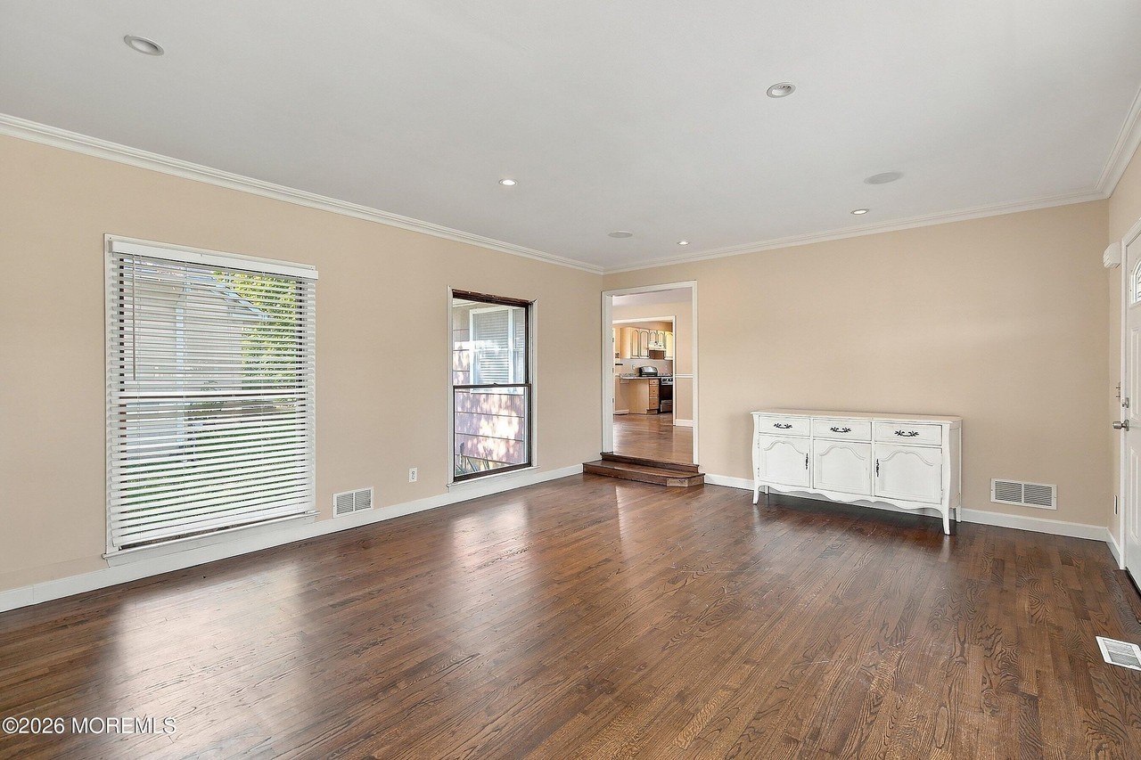 52 Greenwood Rd - Photo 5 of 19